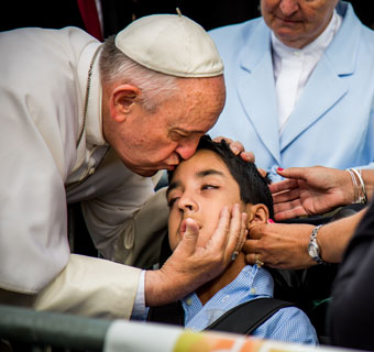 pope francis blessing boy